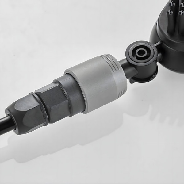 Преносим душ 8L за кучета, велосипеди и спортни принадлежности – без електрическо захранване, с ръчна помпа и 2в1 четка