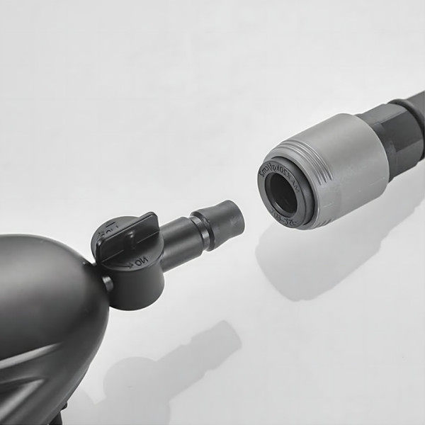 Преносим душ 8L за кучета, велосипеди и спортни принадлежности – без електрическо захранване, с ръчна помпа и 2в1 четка