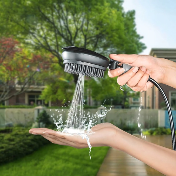 Преносим душ 8L за кучета, велосипеди и спортни принадлежности – без електрическо захранване, с ръчна помпа и 2в1 четка