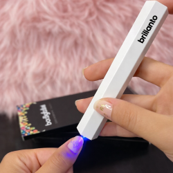 Преносима мини UV лампа за маникюр с Type-C зареждане и два режима на таймера