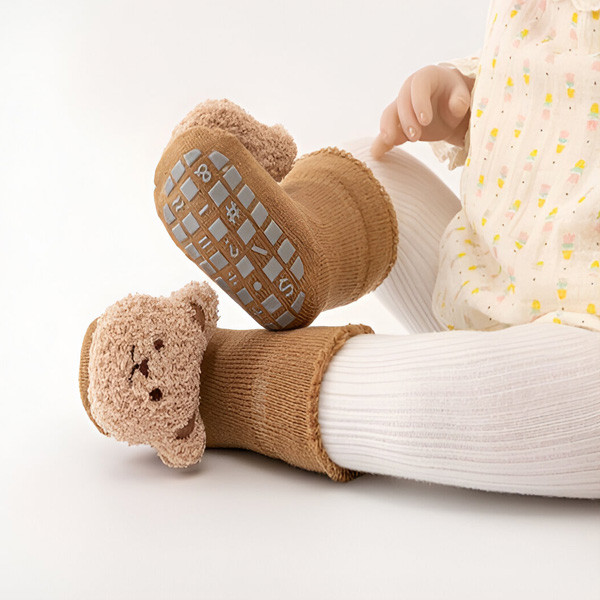 Неплъзгащи се бебешки чорапи с дизайн на мече - Незаменим комфорт и безопасност