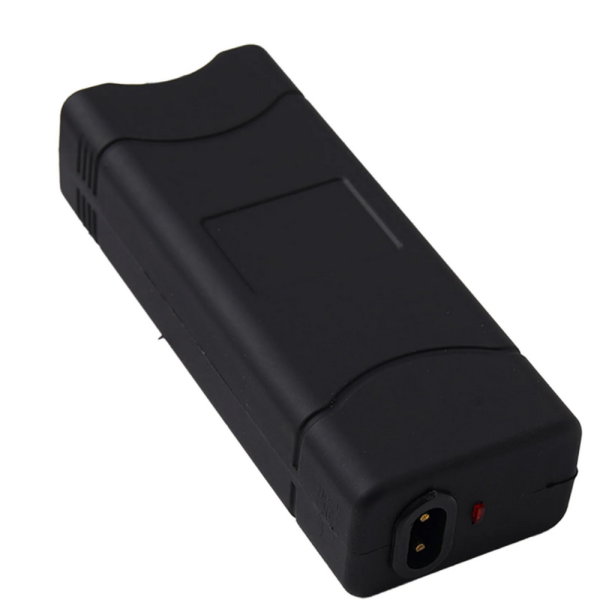 Устройство за самозащита - електрошок 5000K V и LED фенер – компактно, презареждаемо