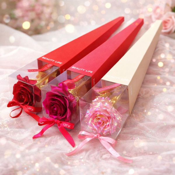 Декоративна роза със златно стъбло в подаръчна кутия