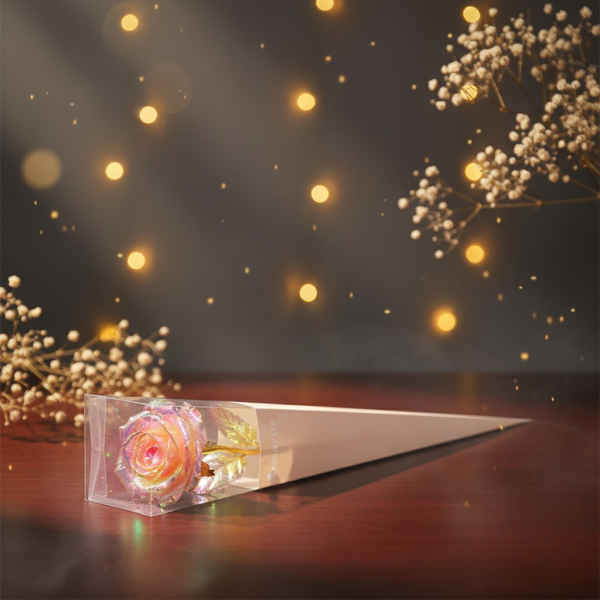 Декоративна роза със златно стъбло в подаръчна кутия