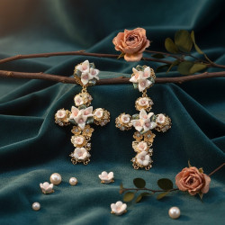 Златисти обеци с кръст и бели цветя А40