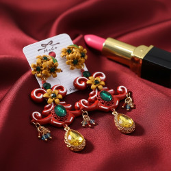 Модерни обеци с цветя, цветни камъни и основа с червен елемент от изтока А42