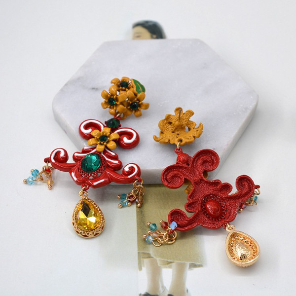 Модерни обеци с цветя, цветни камъни и основа с червен елемент от изтока А42 9