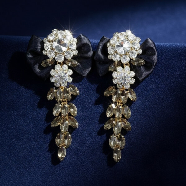Прекрасни дамски обеци с черна панделка и кристали и брошка в същия стил А51