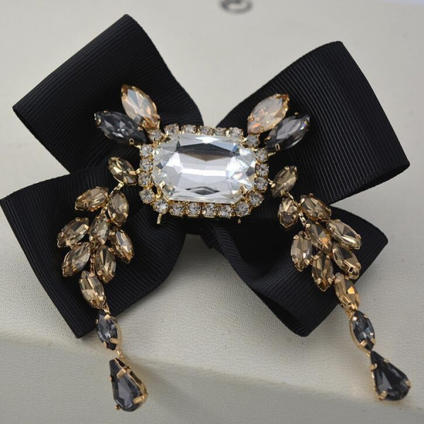 Прекрасни дамски обеци с черна панделка и кристали и брошка в същия стил А51