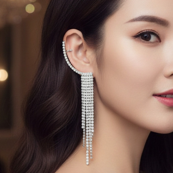 Интересен аксесоар за ухо с бели кристали А84 3