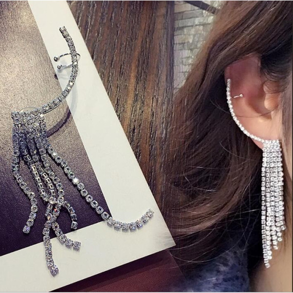 Интересен аксесоар за ухо с бели кристали А84