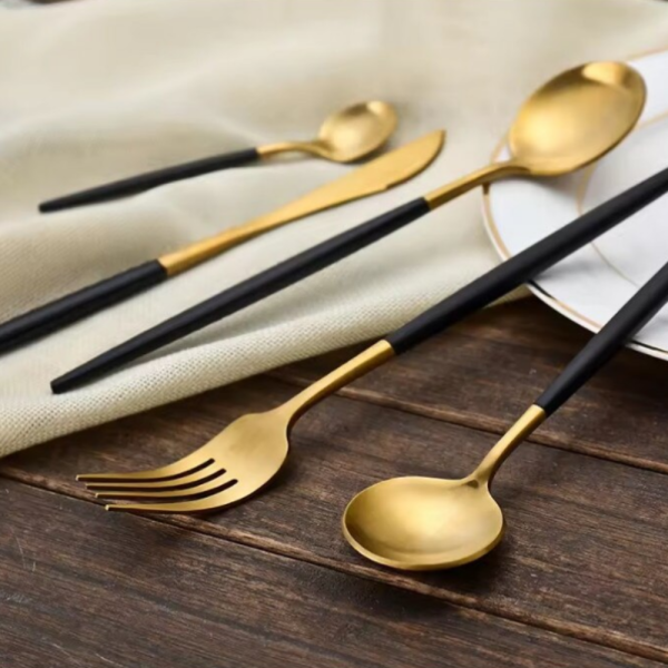 Комплект прибори за хранене от 24 части с луксозен дизайн и магнитна кутия 2
