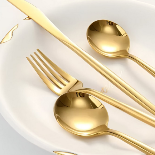 Комплект прибори за хранене в златист цвят от 24 части с луксозен дизайн и магнитна кутия 1