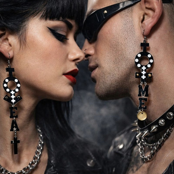 Дамски обеци със символите на венера, марс, кръст и текст A94 2