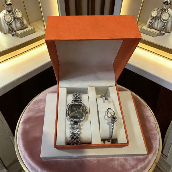 Изтънчен комплект от висок клас: Дизайнерски часовник и гривна – перфектният избор за подарък 5