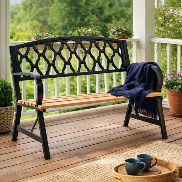 Елегантна градинска пейка – стил и комфорт за вашата градина