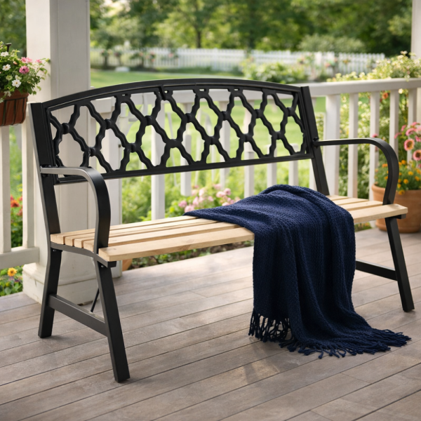 Елегантна градинска пейка – стил и комфорт за вашата градина