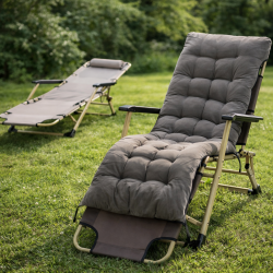 Сгъваем шезлонг с голяма възглавница - стилен, практичен и удобен