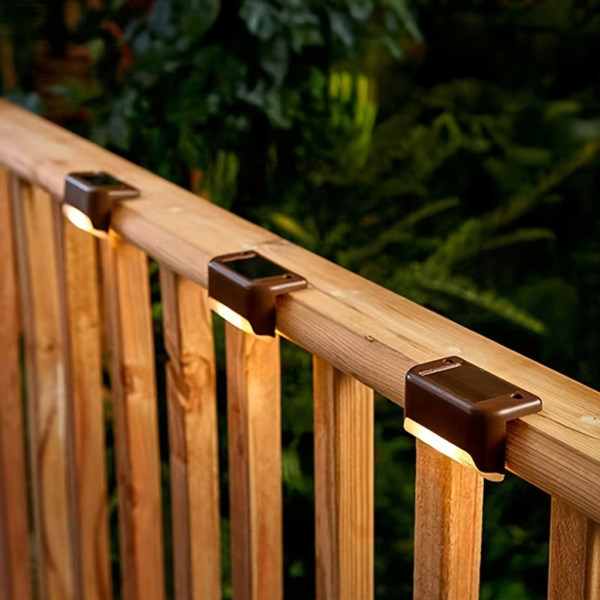 Комплект от 4 броя соларни LED лампи за стълби и огради – Водоустойчиви IP44, топла светлина