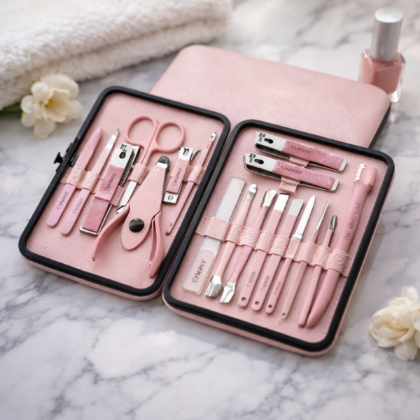 Комплект за маникюр от 18 части в елегантен розов калъф