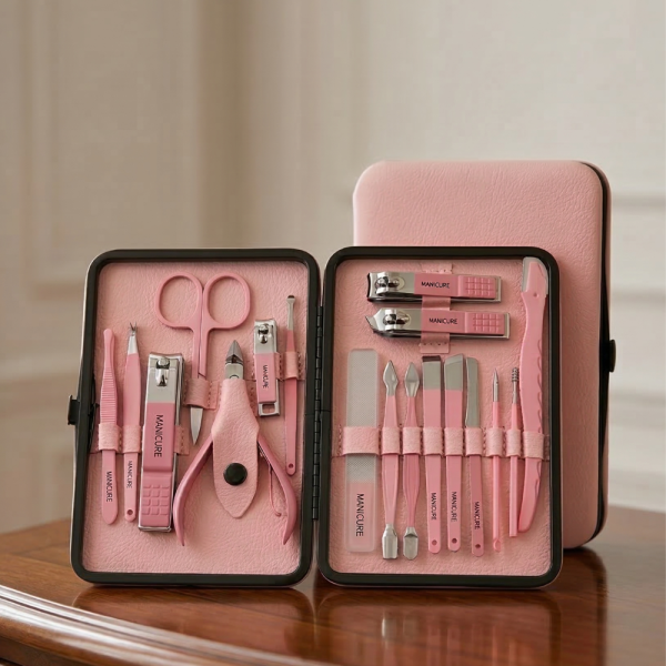 Комплект за маникюр от 18 части в елегантен розов калъф 1