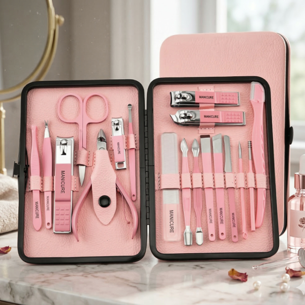 Комплект за маникюр от 18 части в елегантен розов калъф