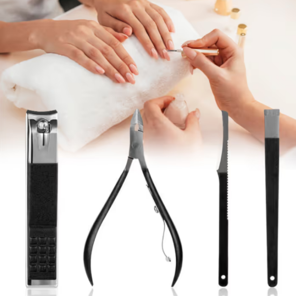 Комплект за маникюр от 18 части в елегантен зелен калъф