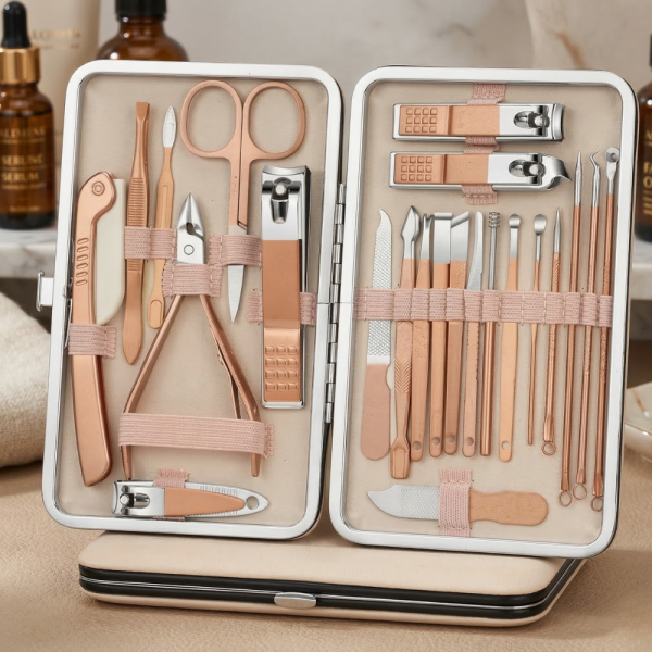 Комплект за маникюр от 23 части в златисто с елегантен калъф 2