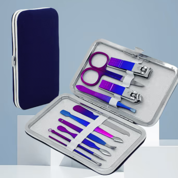 Комплект за маникюр от 10 части в елегантен син калъф с матово покритие