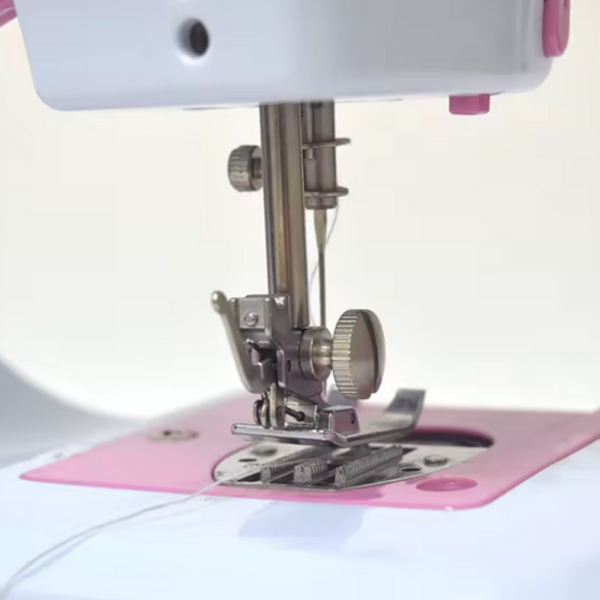 Шевна машина с 12 различни вида шевове SM-505A - Малко удобство у дома