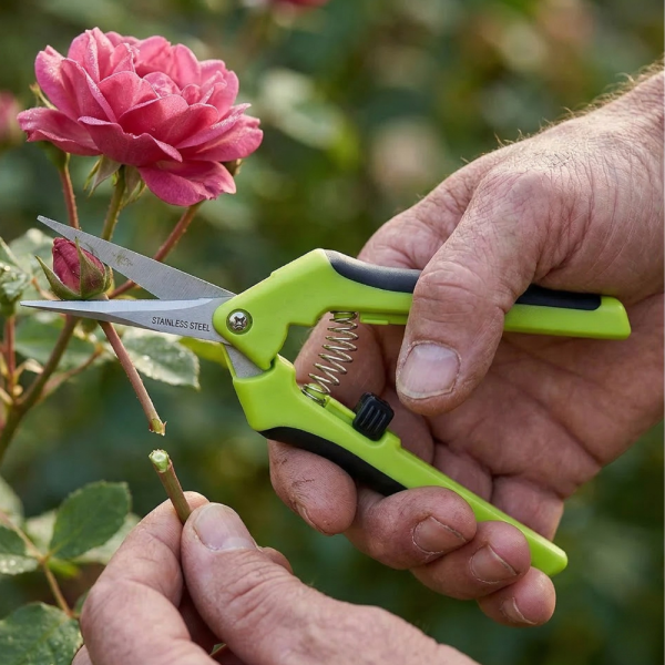 Градинска ножица с пружинен механизъм и ергономични дръжки - лека и удобна