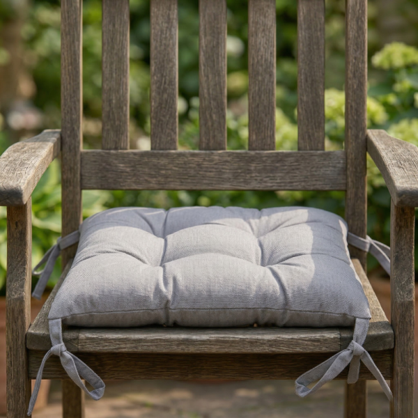 Капитонирана градинска възглавница - мека и удобна за пълен релакс