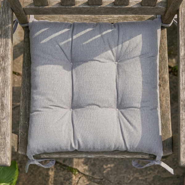 Капитонирана градинска възглавница - мека и удобна за пълен релакс