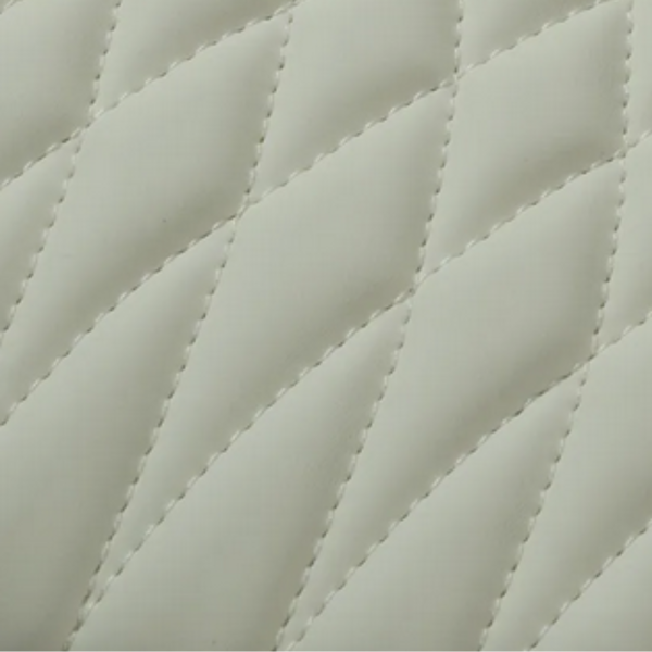 Ергономичен бял геймърски стол с поставка за крака, регулируема височина и 3D подлакътници