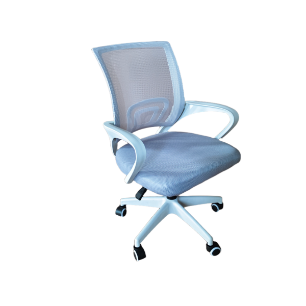 Ергономичен светлосин офис стол с дишаща мрежа и регулируема височина – комфорт през целия ден