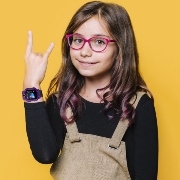 Детски Smart часовник с камера и фенерче – снимай, забавлявай се и бъди в безопасност по всяко време