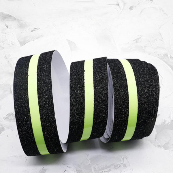 Противоплъзгаща флуоресцентна лента 5 м x 5 см – светеща в тъмното, максимална безопасност 5