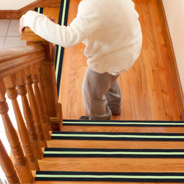 Противоплъзгаща флуоресцентна лента 5 м x 5 см – светеща в тъмното, максимална безопасност