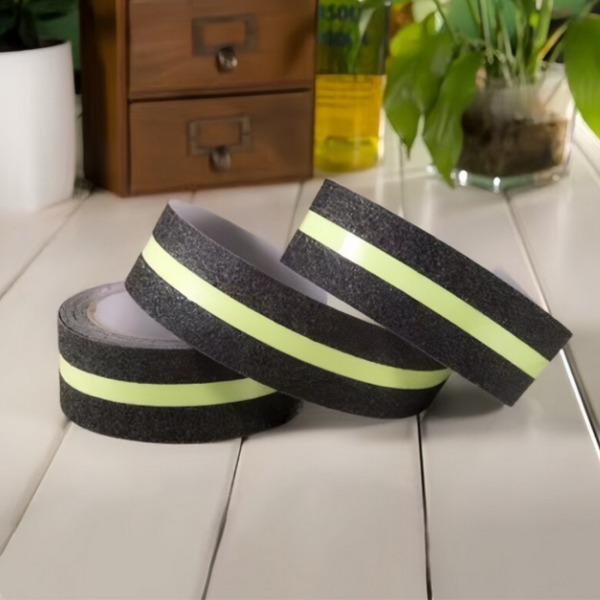 Противоплъзгаща флуоресцентна лента 5 м x 5 см – светеща в тъмното, максимална безопасност