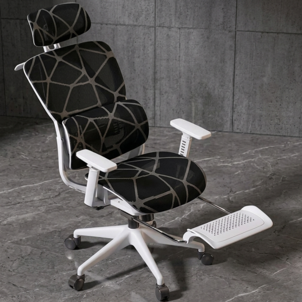 Ергономичен бял офис стол с 3D лумбална опора и наклон 145° – максимален комфорт за работа и гейминг