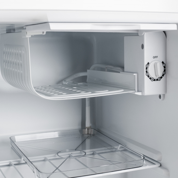 Компактен мини хладилник 45L – тих (40 dB), икономичен, с регулируема температура 9