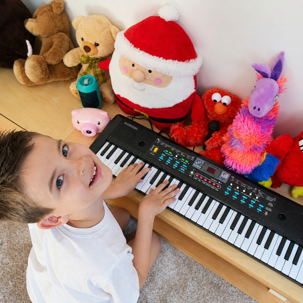 Детско електронно пиано с 61 клавиша, микрофон и адаптер – 16 тона, 10 ритъма и режим на обучение