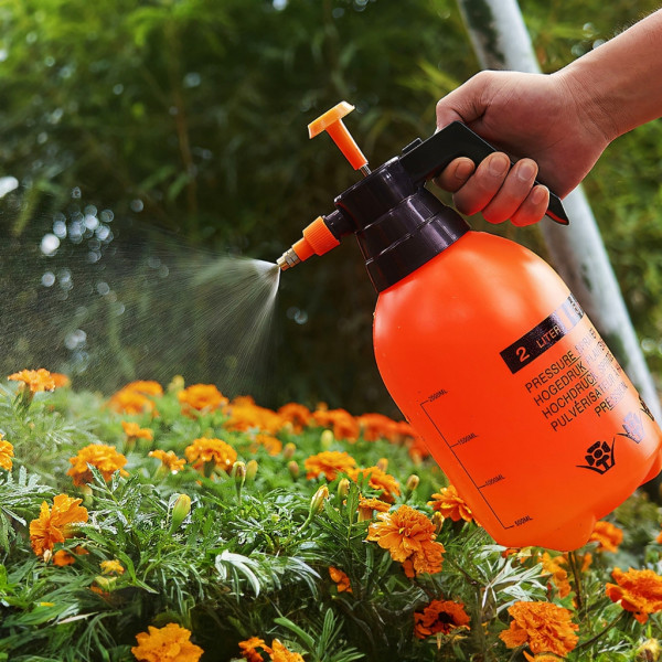 Ръчна градинска пръскачка под налягане, 2L – Ергономична помпа с регулируема дюза и заключващ механизъм
