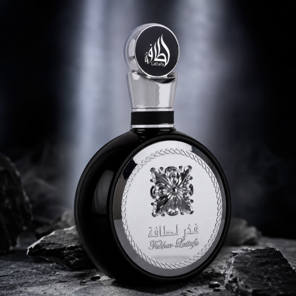 Lattafa Fakhar Black EDP 100 мл – Луксозен мъжки парфюм с кехлибарени, пикантни и дървесни нотки 3