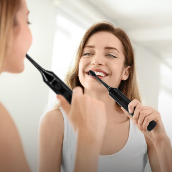 Комплект от 2 броя електрическа звукова четка Toothie X 2в1 с 6 накрайника и зарядна база 3