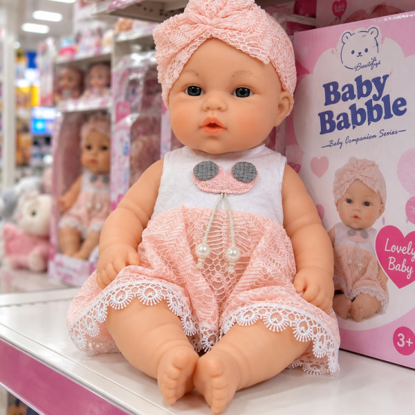 Говореща кукла бебе Baby Babble с реалистичен дизайн, розова дантелена рокличка и шапчица 4