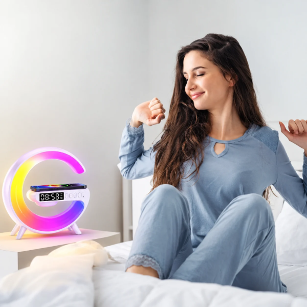 Мултифункционална LED смарт лампа 6 в 1 с Bluetooth колонка, RGB осветление, будилник и безжично зареждане 10 W