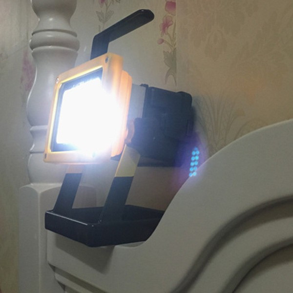 Мобилна лампа GDPLUS - прожектор с 24 LED осветителни тела 30 W GDL3