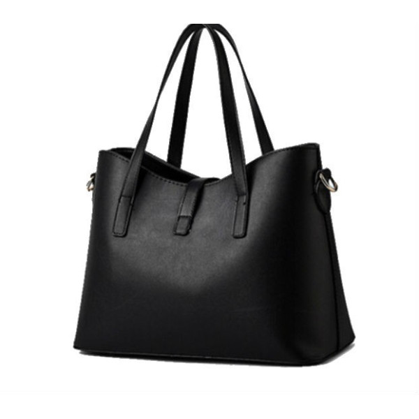 Луксозна кожена чанта в черно BAG4