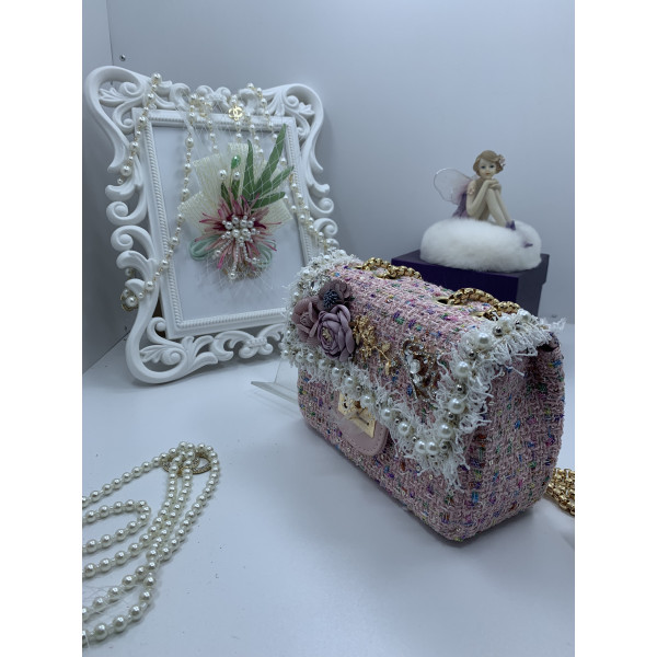 Кокетна розова дамска чантичка с цветя и перли ZSB-S-10